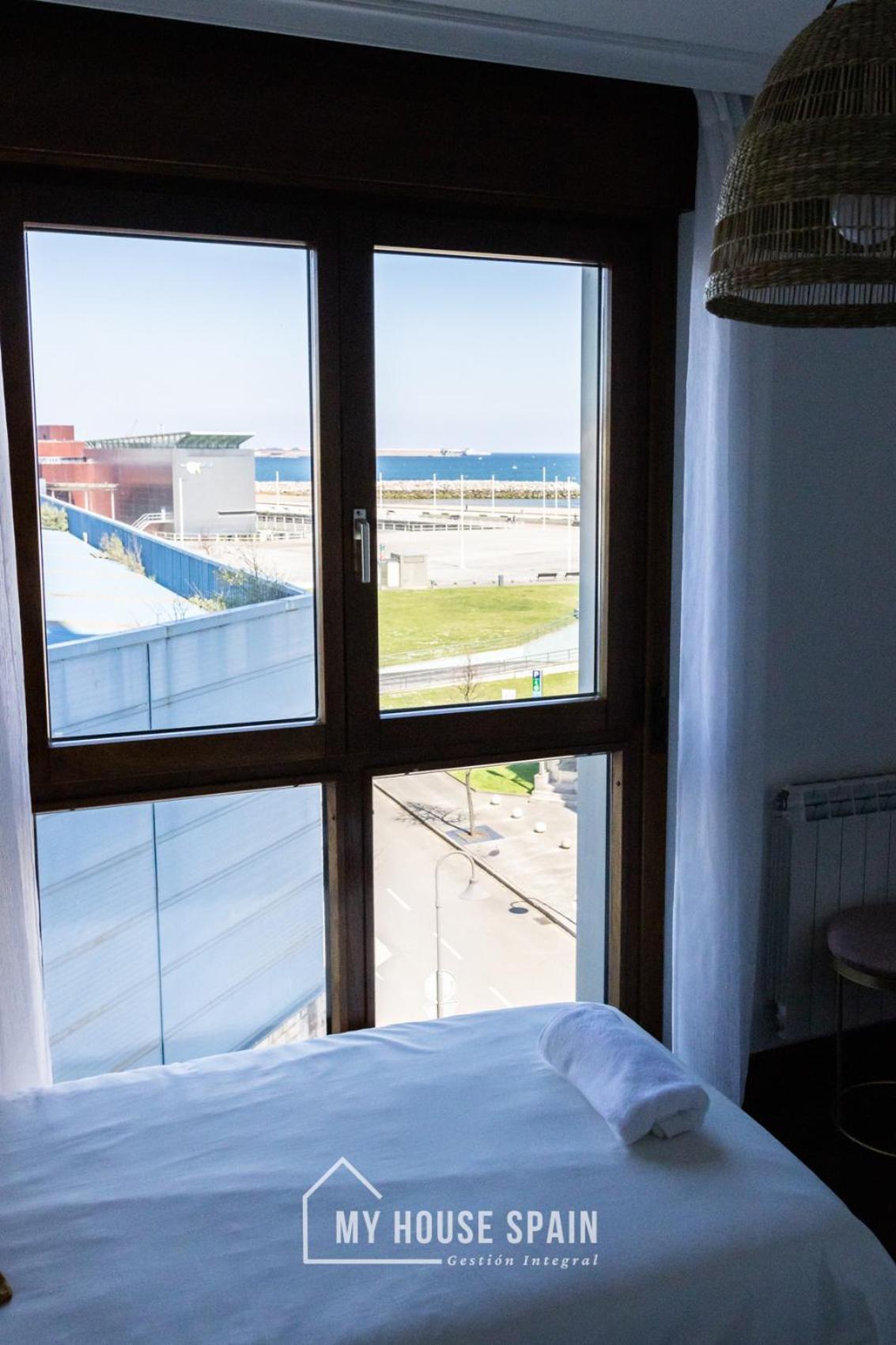 Myhousespain - Playa De Poniente, Con Vistas Al Mar Y Parking Gratuito 기욘 외부 사진