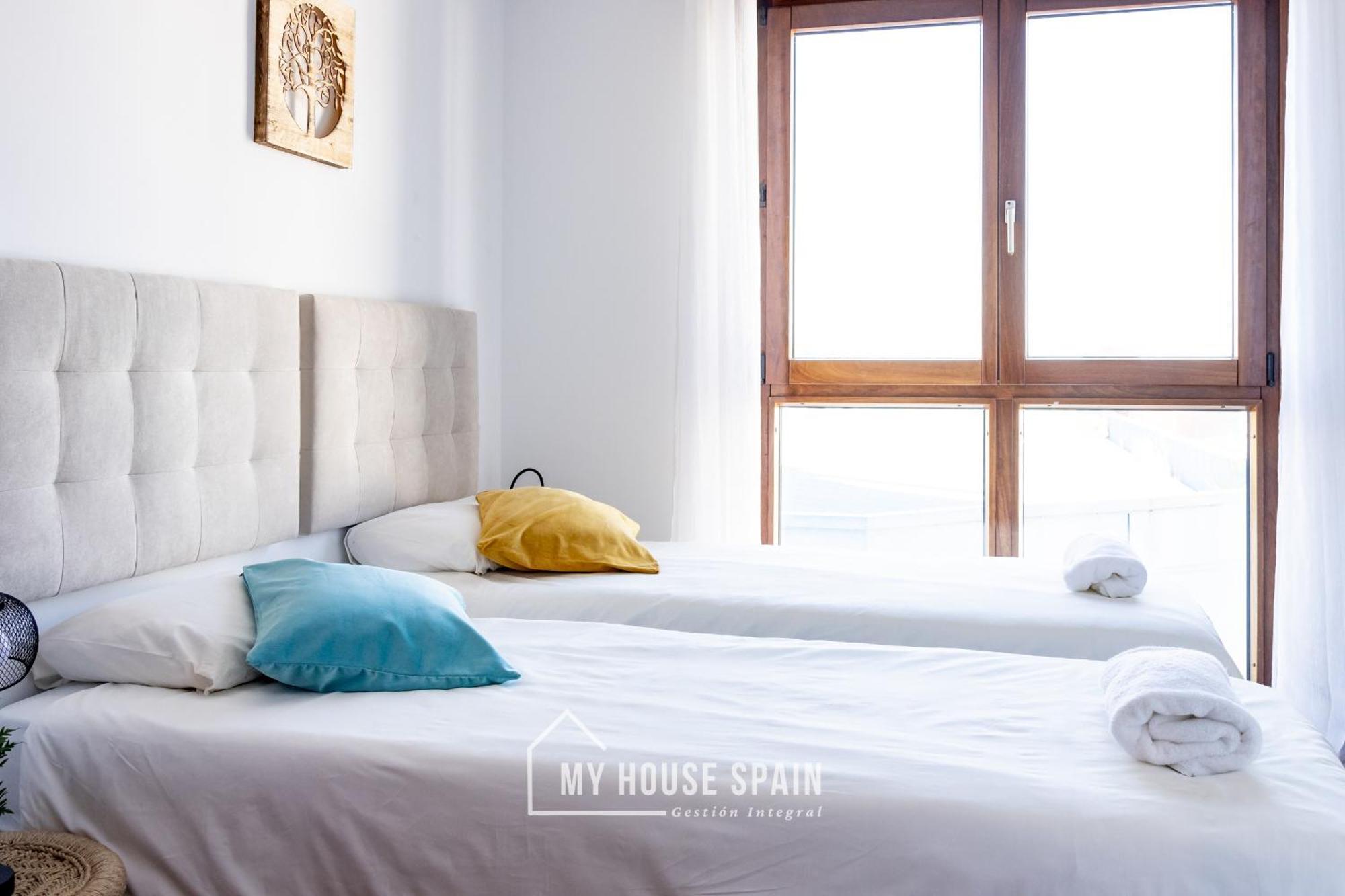Myhousespain - Playa De Poniente, Con Vistas Al Mar Y Parking Gratuito 기욘 외부 사진