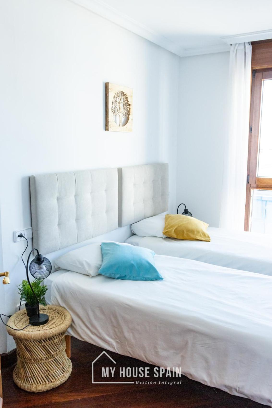 Myhousespain - Playa De Poniente, Con Vistas Al Mar Y Parking Gratuito 기욘 외부 사진